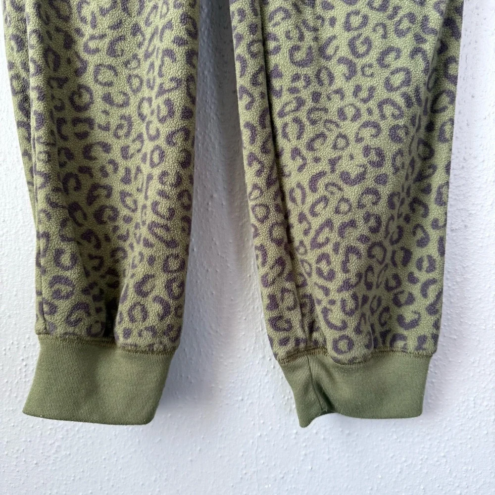 Old Navy Green Leopard Kids Pajama Set